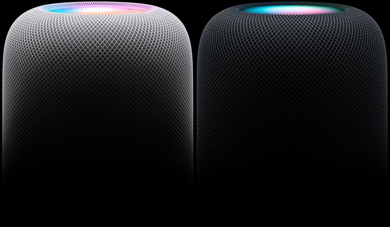 Side view of two スロット シアター 四海 樓 データ HomePod speakers positioned side by side — the left speaker is White, the right speaker is Midnight