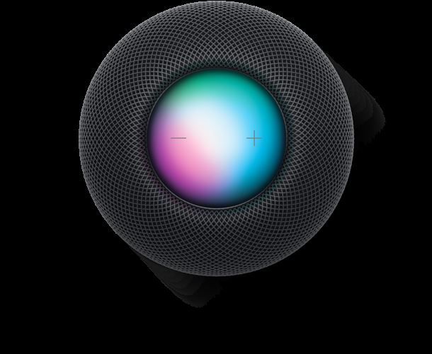 Space Gray スロット シアター 四海 樓 データ HomePod mini with 3 iPhones. One shows the Home app, the second has graphics from HomeKit, the third has the Discover tab.